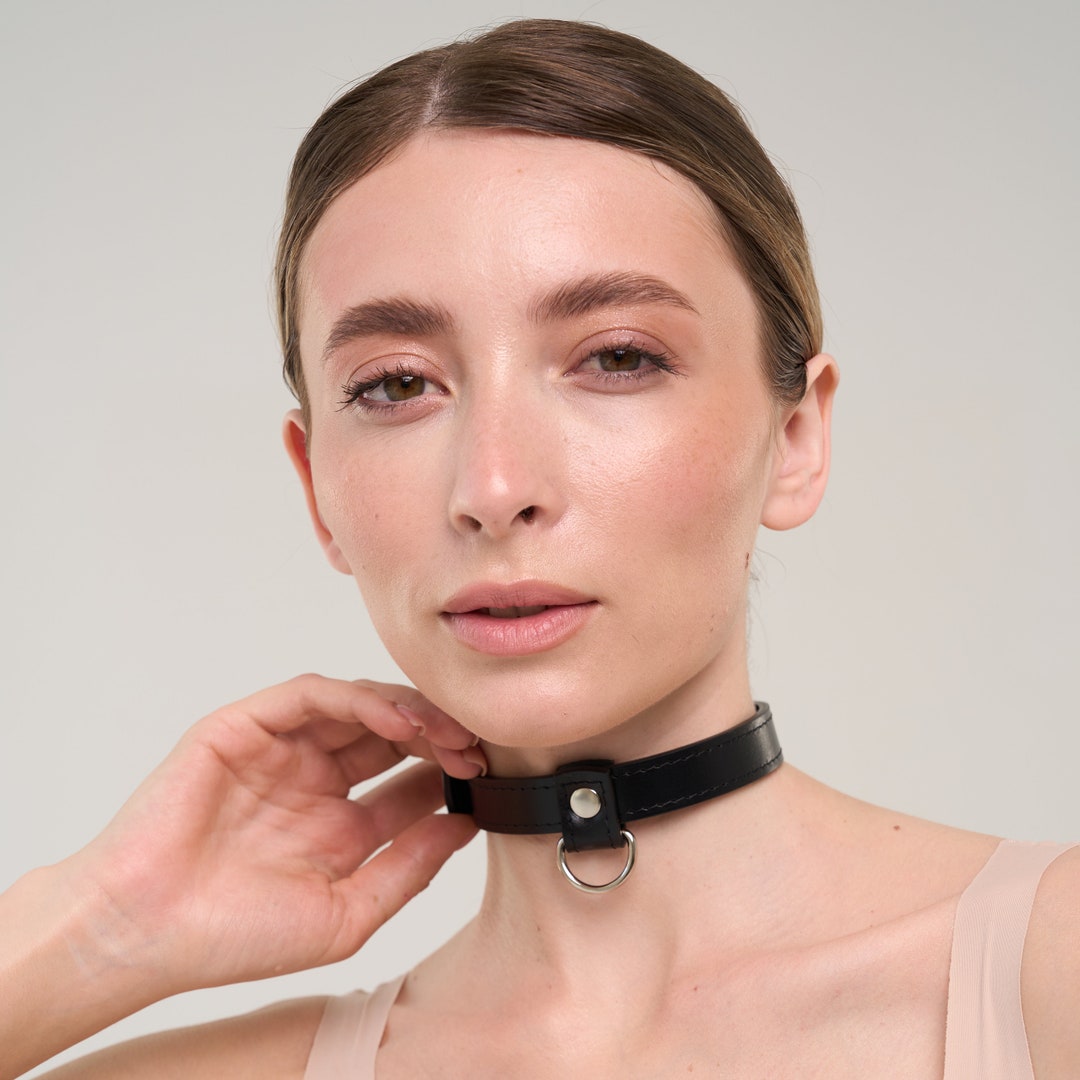 Handmade Black Leather Choker With D-ring (792 Color Variations