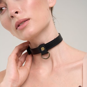 Handmade Black leather choker with D-ring (792 color variations nickelfree hardware ONE PRICE for all SIZES)