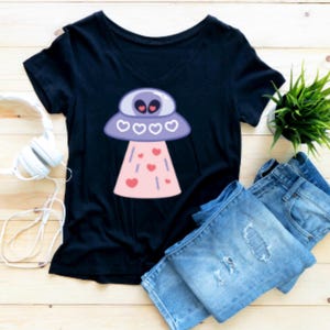 ALIEN TEE SHIRT, Spaceship Tee Shirt, Alien Hearts Tee, Funny Alien Shirt, Beautiful Romantic Alien Printed Valentines Day Tee Shirt
