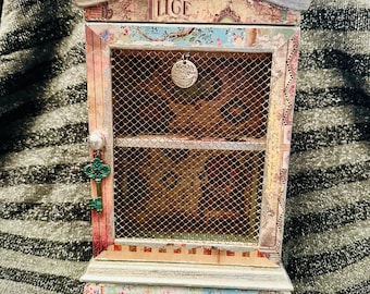 Key box - Alice in Wonderland