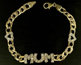 Una pulsera de doble corazón "MUM" de oro plateado vintage muy especial.