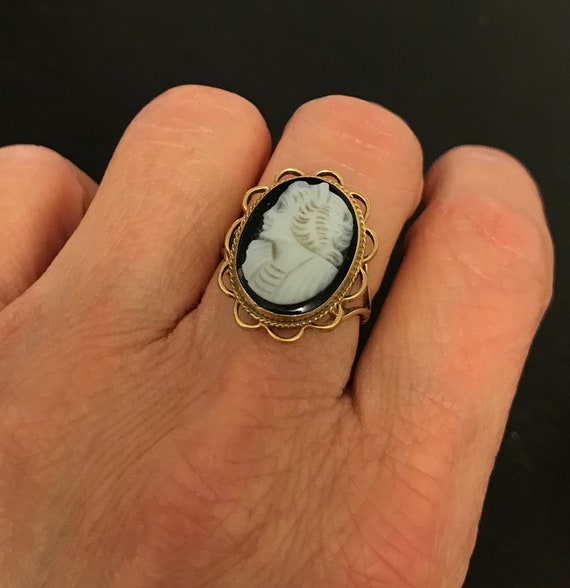 Vintage 9k Black onyx hard stone cameo ring. - image 6