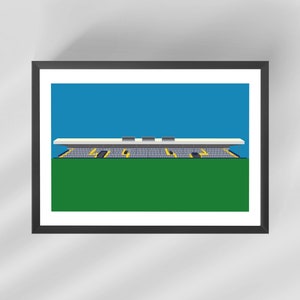 Puede incluir: Una ilustración minimalista de un estadio con un techo blanco y asientos grises sobre un fondo de cielo azul y hierba verde.