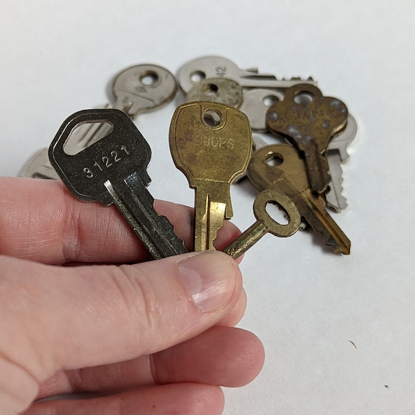 Vintage set of 10+ keys of all kinds and sizes, metal keys