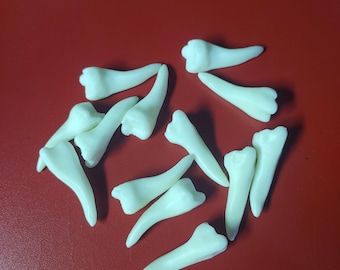 Dents en plastique à racine longue