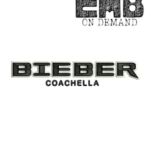 Puede incluir: Un diseño de bordado que presenta la palabra BIEBER en letras mayúsculas negras en negrita con un contorno blanco, colocada sobre la palabra COACHELLA en letras mayúsculas negras más pequeñas. El logo EMB ON DEMAND aparece en la esquina superior derecha.