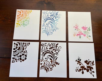 Juego de 10 tarjetas blancas tamaño A2 con diseños florales y de espirales.