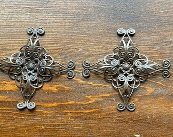 2 Elementos de joyería de filigrana en espiral con diamantes de latón natural