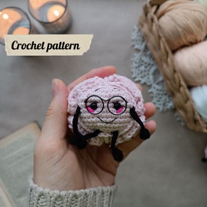 Crochet pattern brain keychain, amigurumi brain, anatomical brain crochet pattern, gift for doctor or nurse