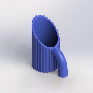 以下が含まれることがあります： リブ模様とハンドルが付いた青いセラミックマグカップ。マグカップは空で、丸みを帯びた形をしています。