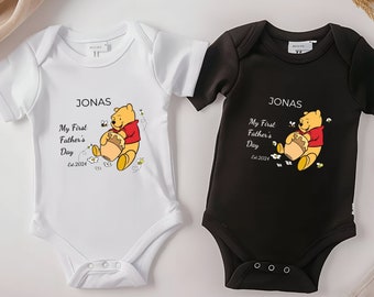 Benutzerdefinierte Baby Bär Est 2024 Shirt, erste Vatertag Geschenkidee, Pooh Baby, lustiges Kleinkind Shirt, Geschenk für Kleinkind, Baby Shirt, neues Baby Geschenk