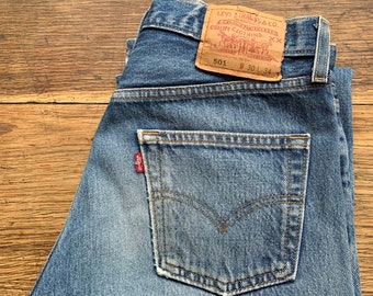 Levis 501 Vintage 90s W30 L34 Actual Size Measured/Taille Mesurée W29-37.5Fr L34-87cm Extra Long ! Very Good Condition! Whiskers Patina !