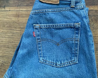 Levi's 901 (Woman 501) Early 90s Vintage W31 L32 Size Measured/Size Actual W28-35.5Fr L31-79cm High Waist Light Wash! Made in the USA!