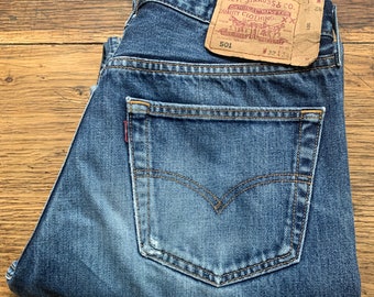 Levi's 501 90s Vintage W32 L34 Tamaño real medido/Tamaño real medido W29-37Fr L30.5-77cm ¡Buen estado! Pátina de bigotes!