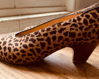 Fantastische Vintage Original „Carel“ Paris Pumpe aus den frühen 80er Jahren, hergestellt in Frankreich, Giraffenmuster! Sehr guter Zustand! Größe 5 US Damen/ Eu-Fr 36