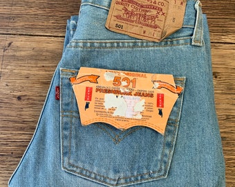 Levi's 501 Vintage 90s Deadstock with Tags W26 L32 Actual Size Measured/Taille Réelle Measured W25-32cm L32-81cm Very Good Condition! OUR