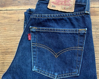 Levi's 501 90er Vintage W26 L30 Tatsächliche Größe gemessen/Größe tatsächlich gemessen W25-31,5Fr L29,5-75cm Guter Zustand! Super Patina! Dunkle Farbe!