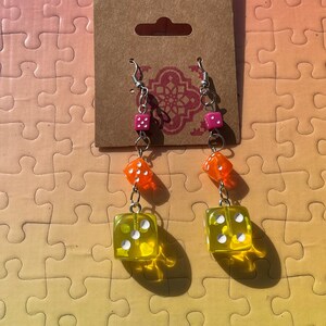 Boucles d&#39;oreilles Dice Tower - Rose/Orange/Jaune