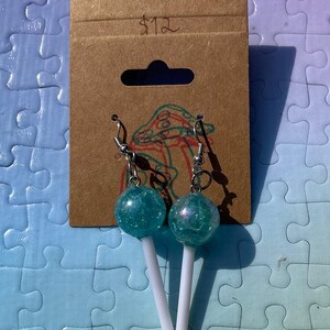 Boucles d&#39;oreilles sucettes nacrées - Bleu