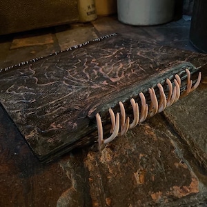 Réplica do livro Evil Dead Rise 2023