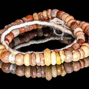 Starożytny, wykopany, mieszany pas agatu i innych starożytnych kamieni VB_0302Z(L-O)