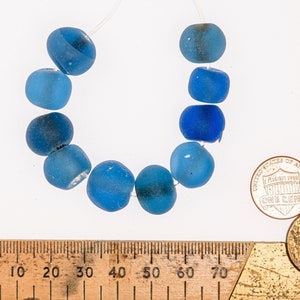 Perles En Verre Anciennes Fouillées - Lot De 62 Cm, Période Antique (non Romain, Islamique), Matière Verre