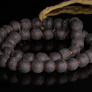 Recycled Glass Beads from Ghana M00406 - black frosted