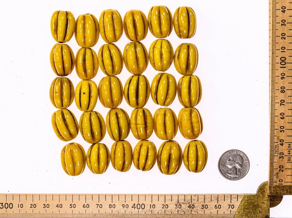 Perles Anciennes Chinoises En Jade Melon Jaune - Provenance Irian Jaya Papua, Occasion