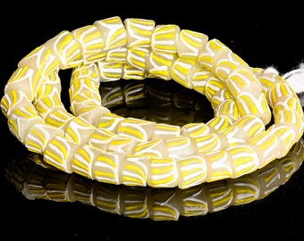 Perles de verre recyclées du Ghana, motif blanc et jaune - M00393