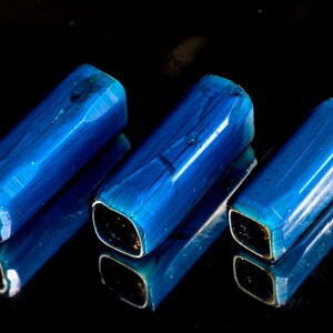 A Group of 3 Antique Nueva Cadiz Glass Beads CRBM_10695_B