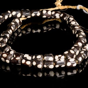 Batik Knochenperlen aus Ghana M00400