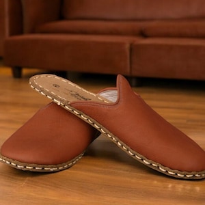 Men&#39;s Wide Toe Box Flat Genuine Leather Slippers, Caramel Brown, Barefoot House Shoes, Comfy Unique Shoes, Wide Slippers, Footwear Gift