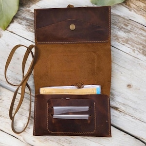 Pochette à tabac en cuir naturel, étui à tabac artisanal marron en cuir naturel, cadeau en cuir unique personnalisé pour amis, famille, couple