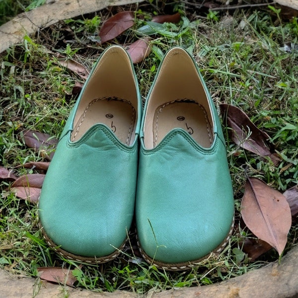 Wide Toe Box Women's Flat Comfy Shoes, Forest Green, Natural Leather, Unique Barefoot House Shoes, Traditional  Gift, Handcrafted Slip-Ons