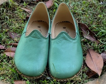 Wide Toe Box Women's Flat Comfy Shoes, Forest Green, Natural Leather, Unique Barefoot House Shoes, Traditional  Gift, Handcrafted Slip-Ons