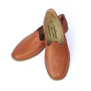 Charooq Heritage, Men&#39;s Comfort Flat Leather Shoes, Tan Color Zero Drop Slip Ons, Flat  Traditional Yemeni Shoes , Leather Loafer Men&#39;s Gift