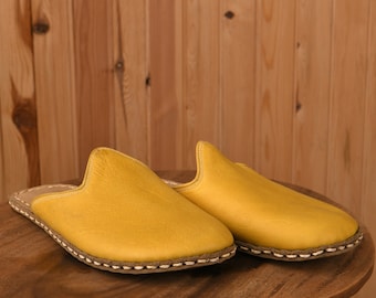 Men's Wide Toe Box Flat Natural Leather Slippers, Yellow Color, Barefoot House Shoes, Comfy Yemeni Shoes,  Anatolian Slippers, Footwear Gift