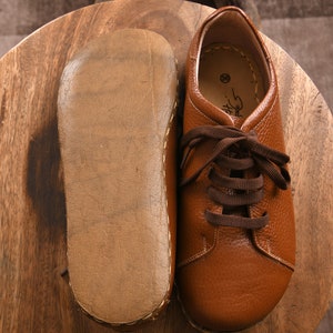 Shoes with wide toe box and store arch support