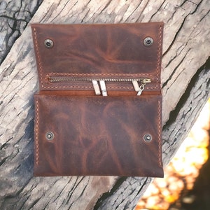 Pochette à tabac en cuir véritable, étui à tabac artisanal marron en cuir naturel avec pochette zippée, cadeau fumeur en cuir unique personnalisé
