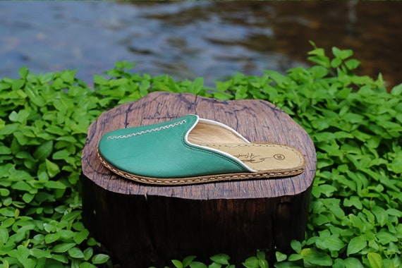 Wide toe online box slippers