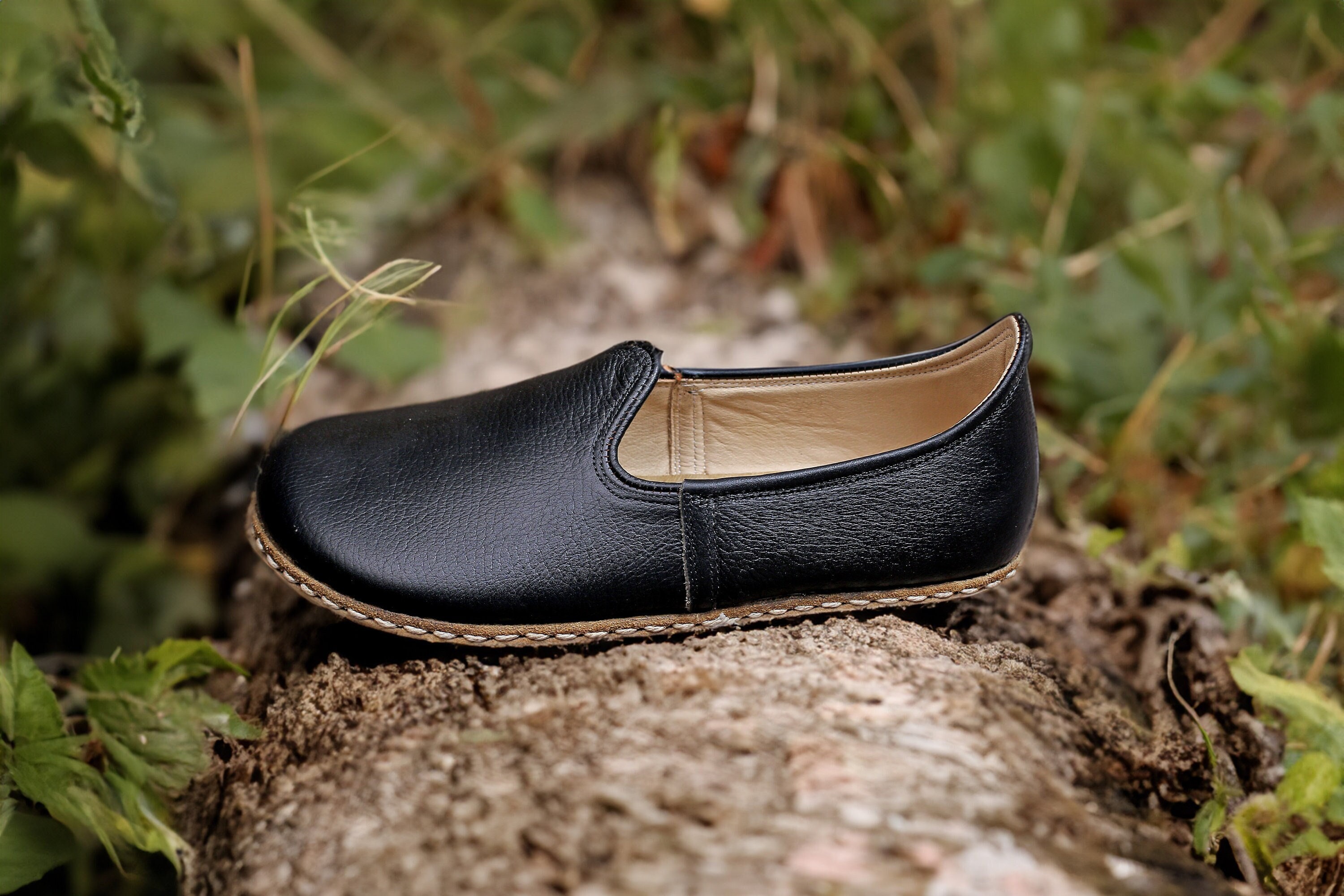wide flat shoes mens