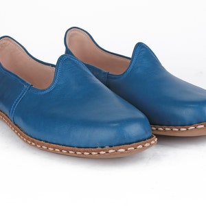 Damescomfort, leer, oceaanblauwe kleur, handgemaakte huisschoenen, platte gezonde traditionele schoenen van natuurlijk leer, instappers, loafer