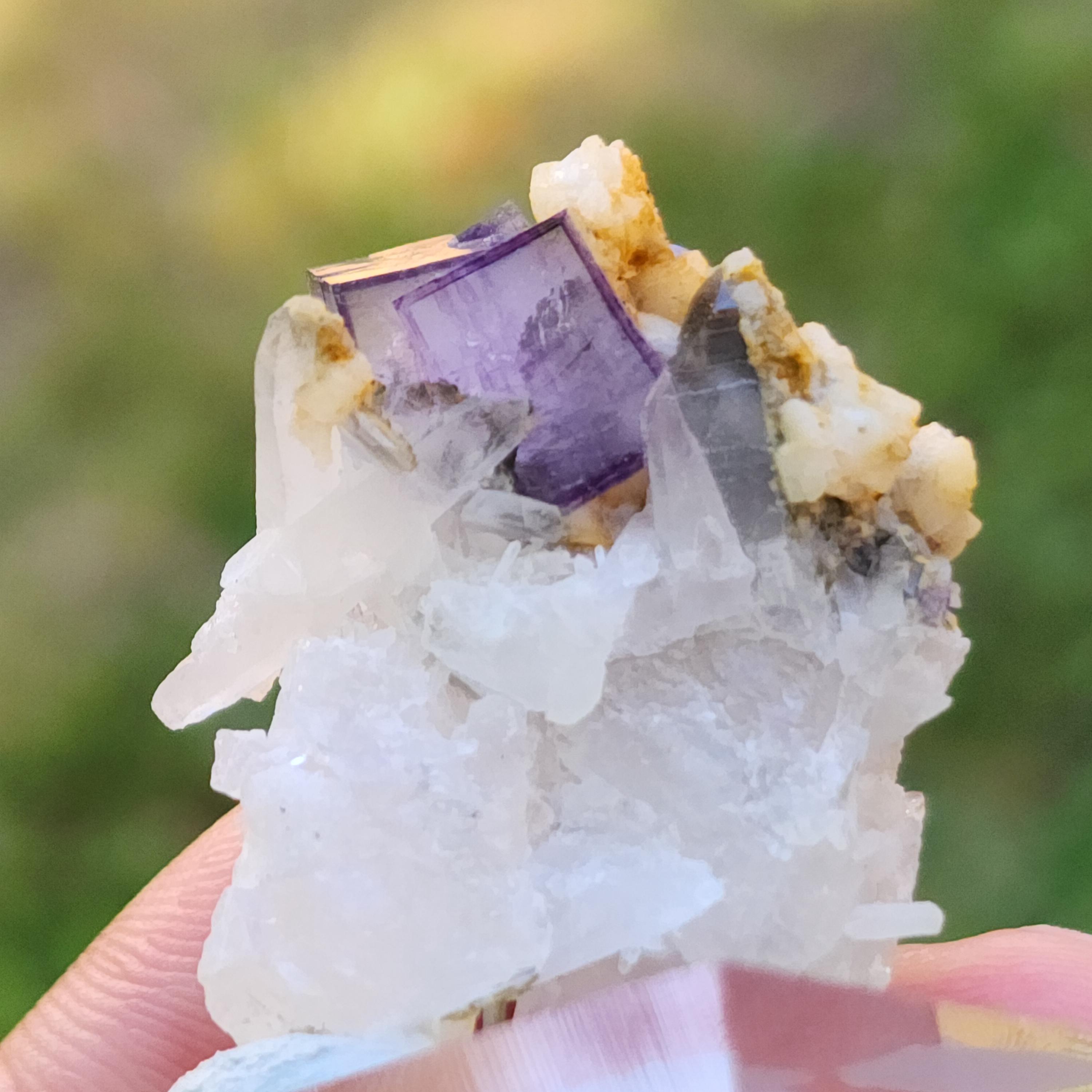 新疆産　レア　288g パープル　フローライト　蛍石　ラフストーン　クラスター 新疆産 レア 288g パープル フローライト 蛍石 ラフストーン