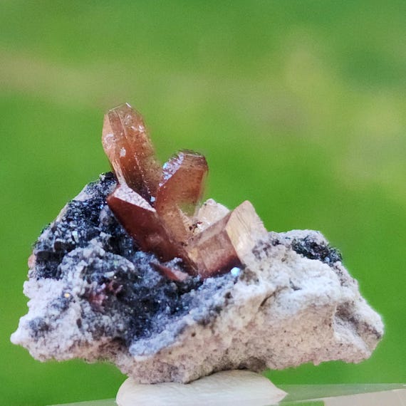 メキシコのサカテカス鉱山産の天然トパーズ標本。標本の形成は非常に