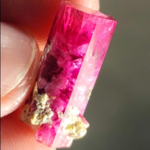 モロッコ産高品質バナジナイト標本、希少鉱物、コレクションアイテム