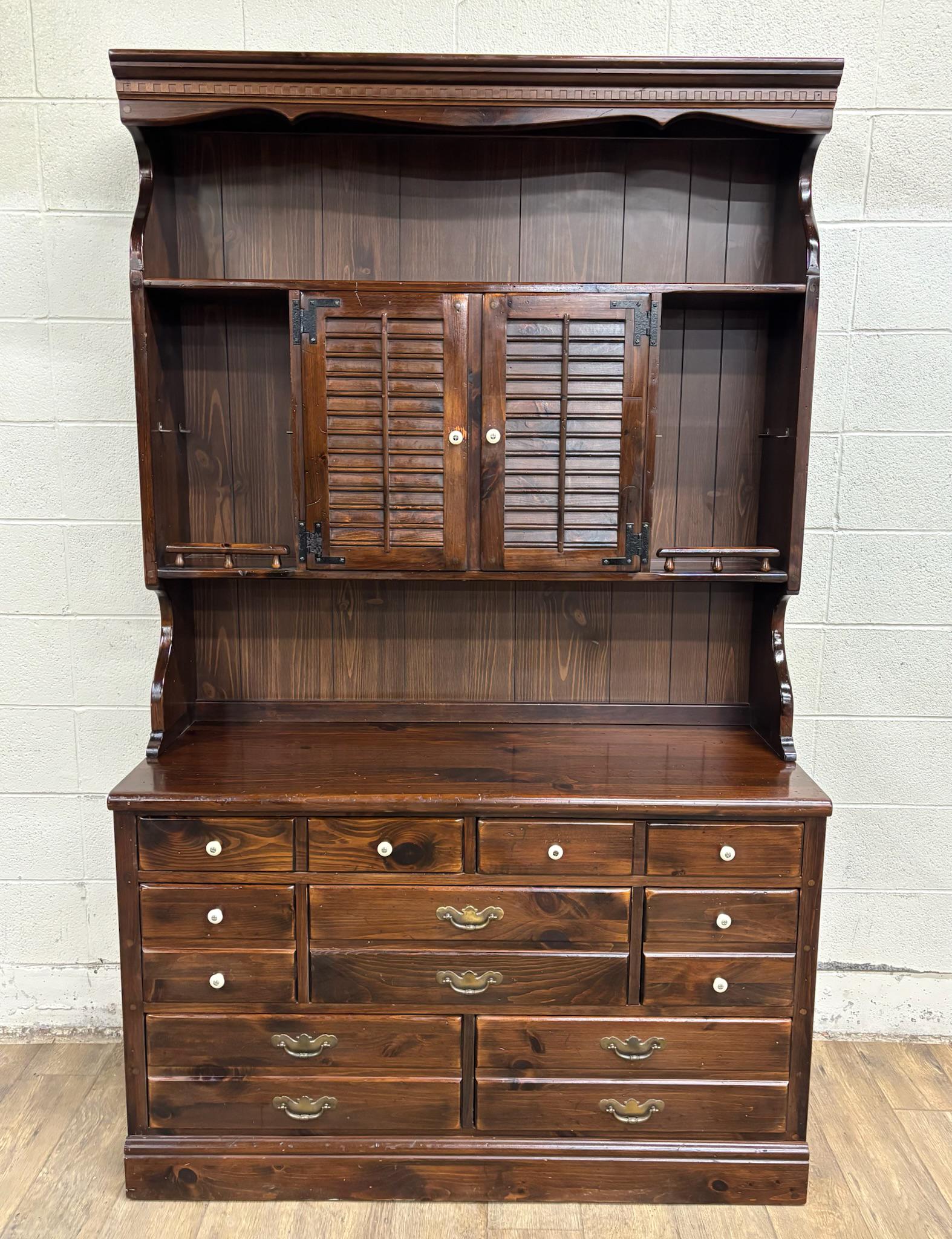 Vintage Ethan Allen Antiqued Pine Old Tavern CRP Dresser With