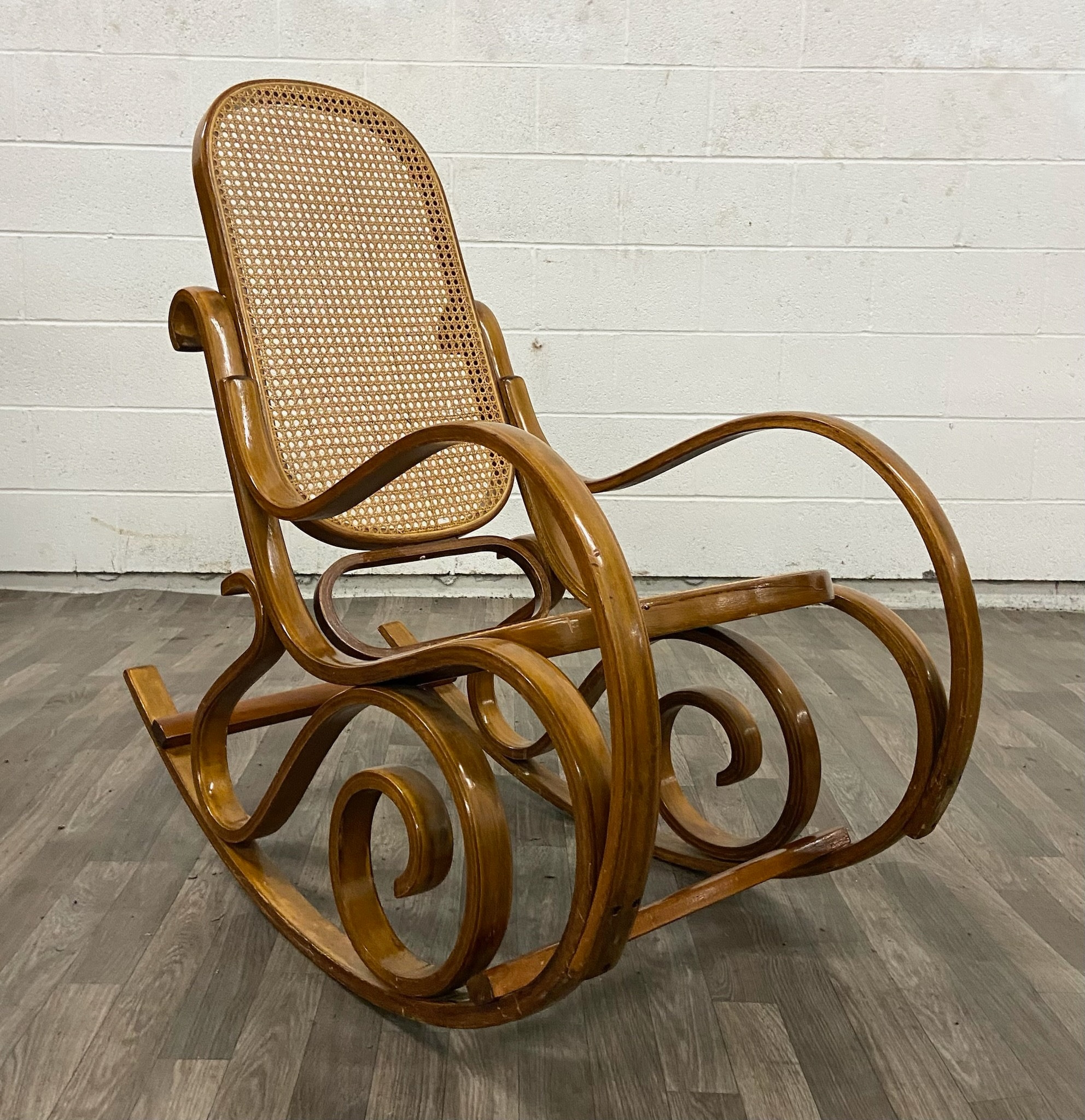 Bentwood cane rocking chair outlet