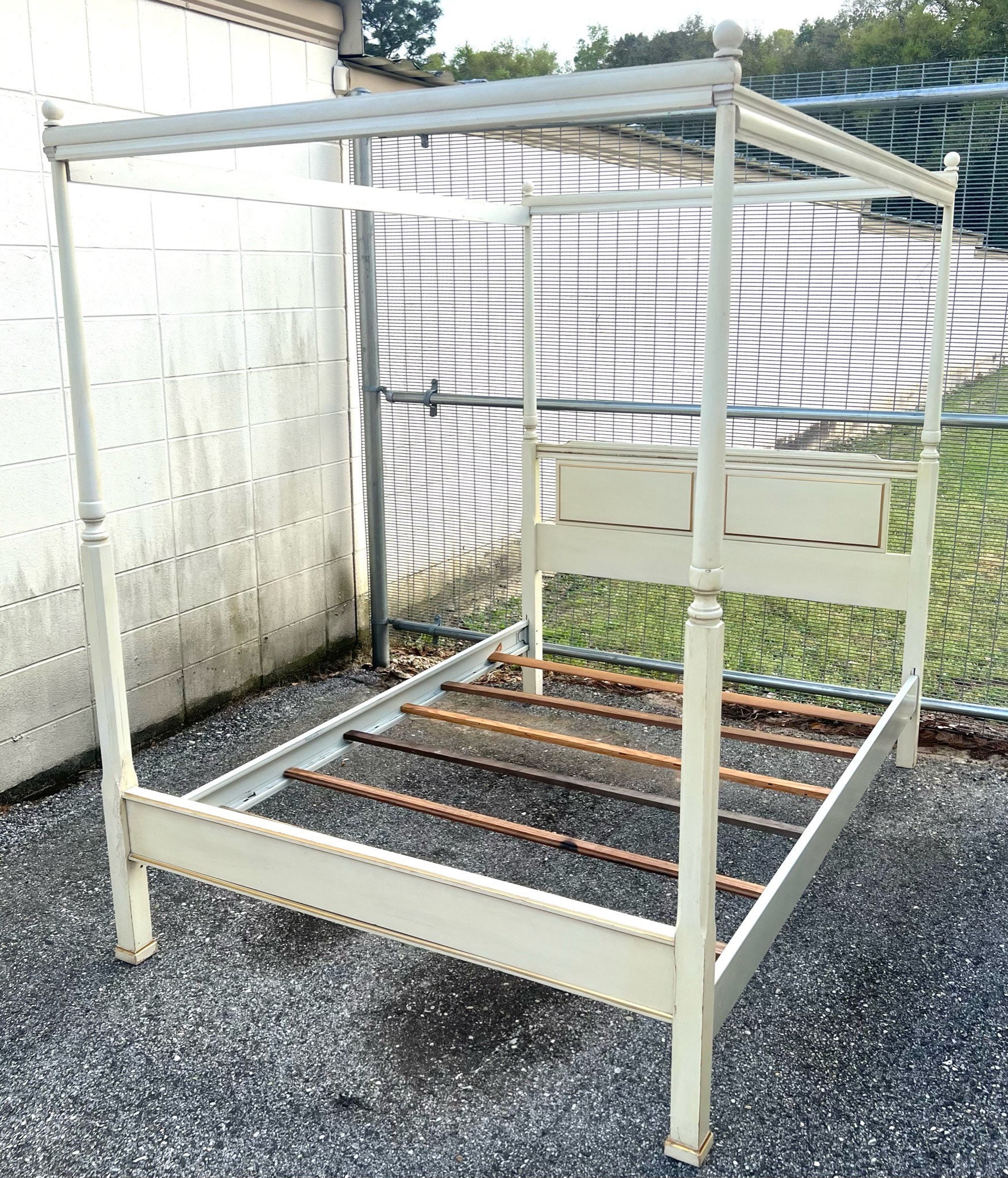 Vintage Full Size Lexington Tester Canopy Bed in Antique White and Gold Finish Etsy Italia