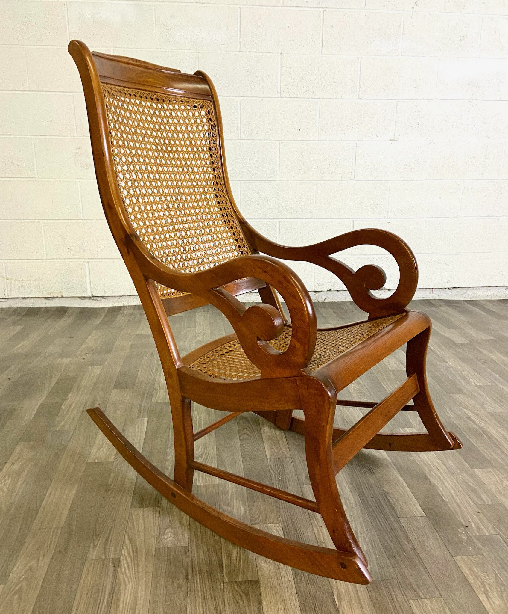 Antique lincoln style rocking chair outlet
