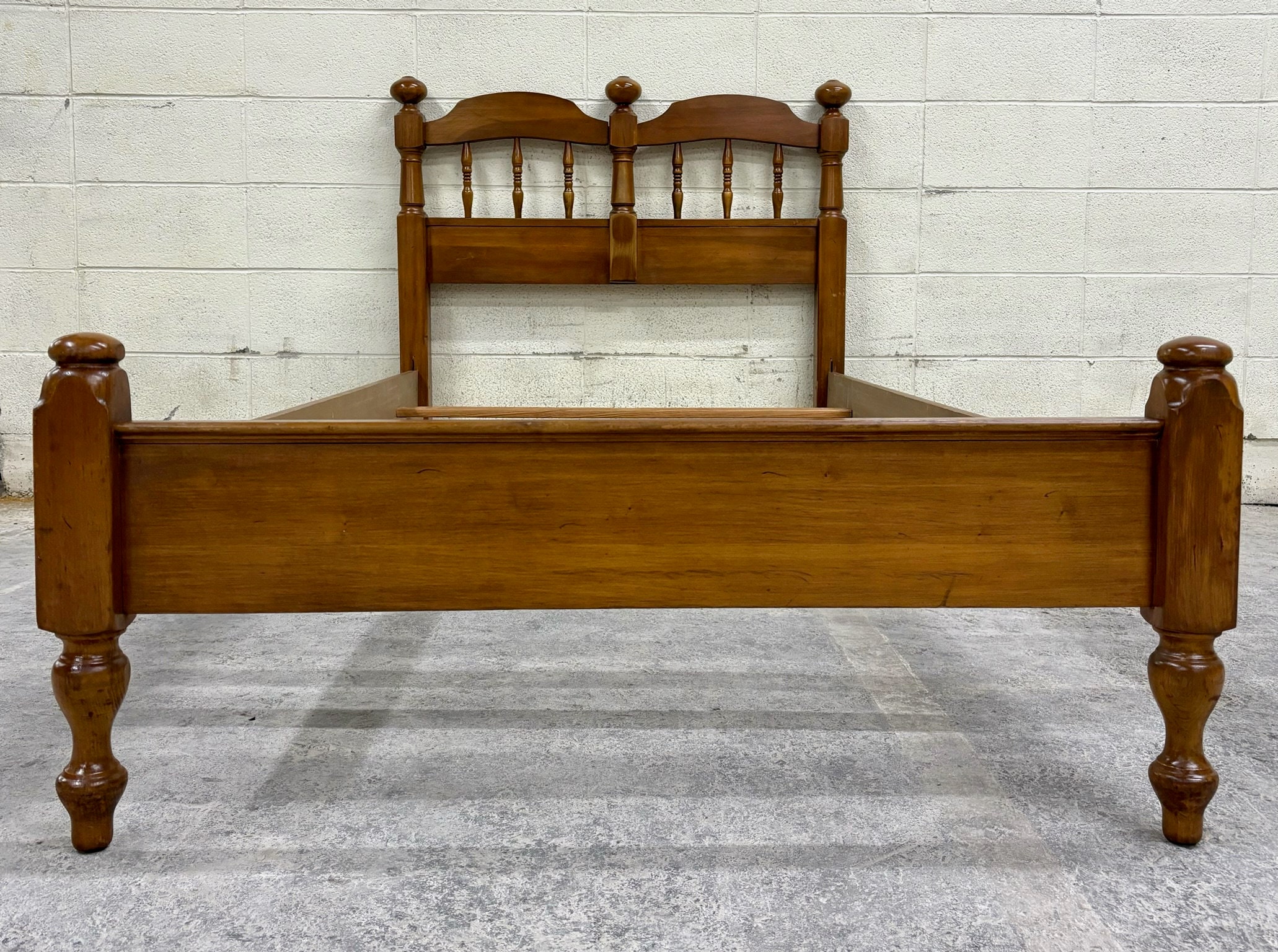 Vintage Williams Furniture Colonial Style Twin Size Hard Rock Low